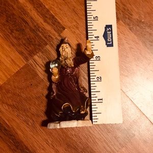 The wizard of Glenwillow figurine